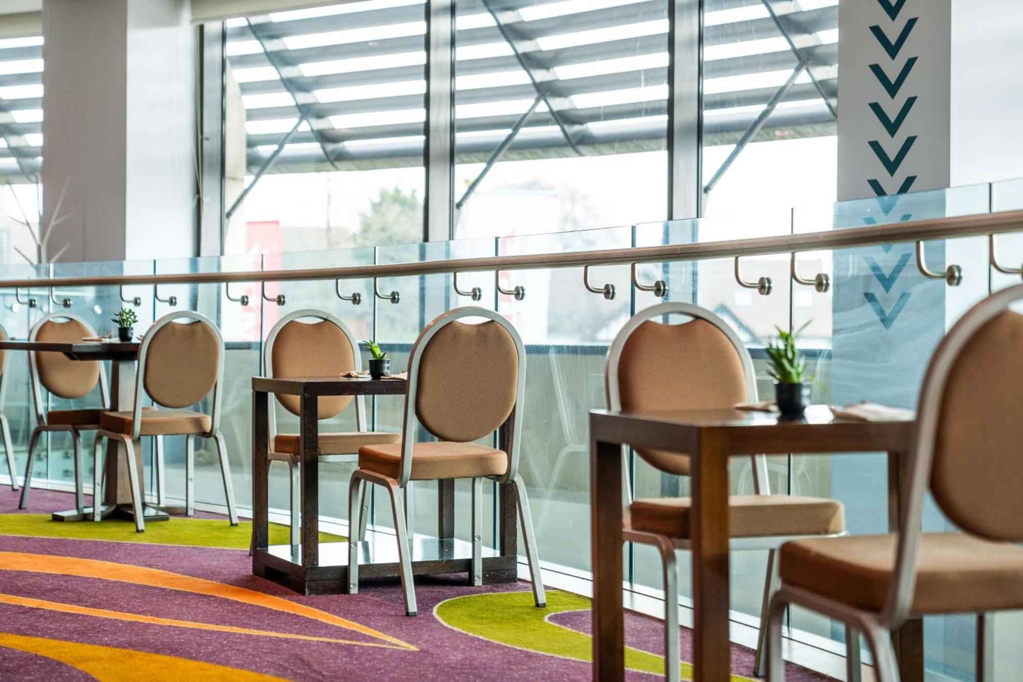 London Marriott Hotel Twickenham Exterior foto
